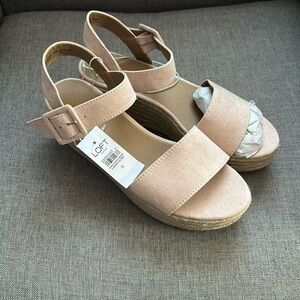 Ann Taylor Loft platform sandals size 8. NEW